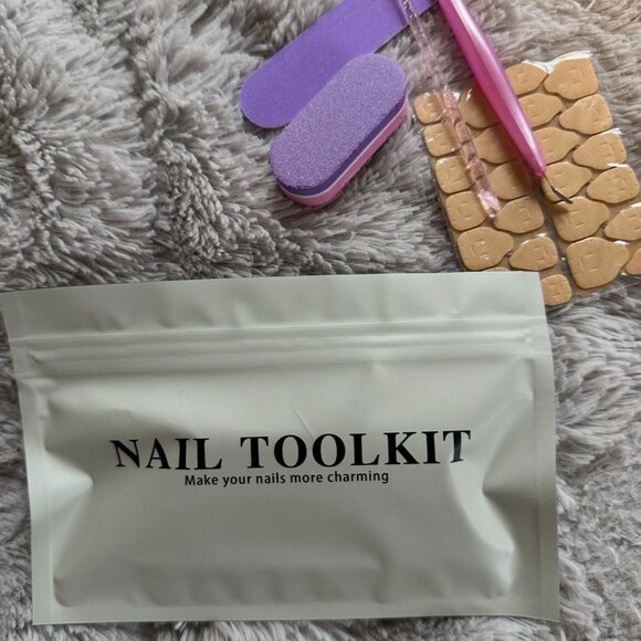 Cancer high-quality handcrafted reusable press on nails. - Picture 4 of 6